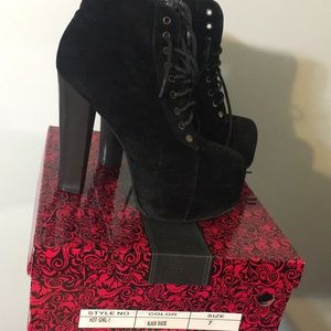 🔥Black suade booties🔥